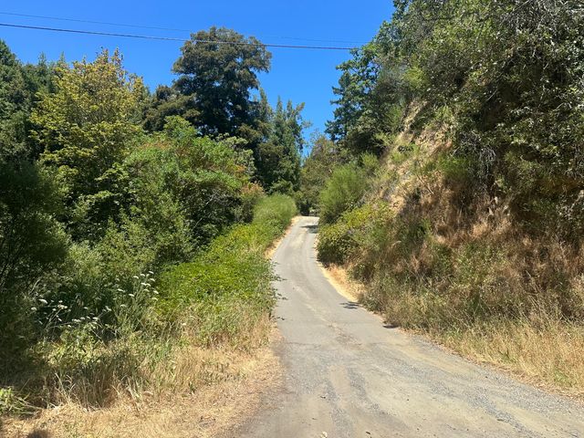 2611 Redwood Drive, Redway, CA 95560