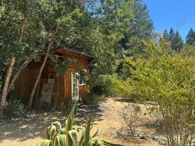 2611 Redwood Drive, Redway, CA 95560
