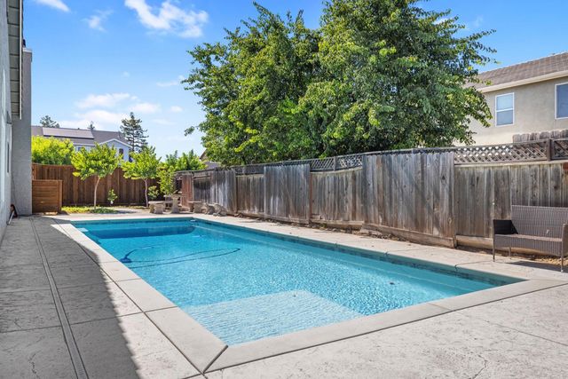1614 7th St, Hughson, CA 95326