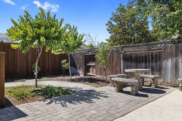 1614 7th St, Hughson, CA 95326