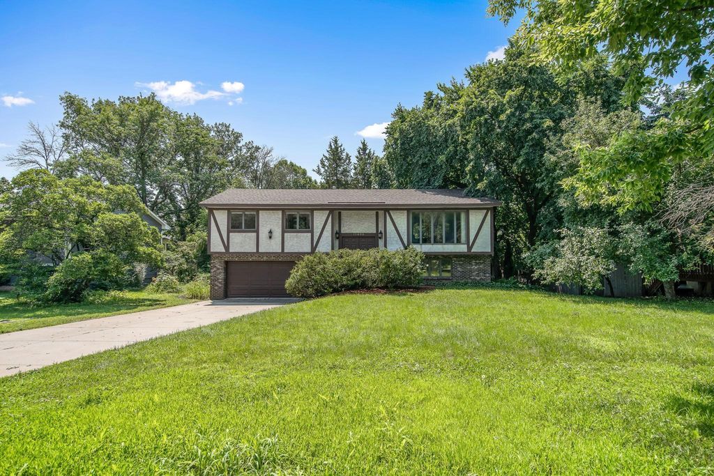 12605 26th Avenue N, Plymouth, MN 55441