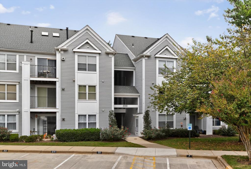 10001 VANDERBILT CIR #8-2, Rockville, MD 20850