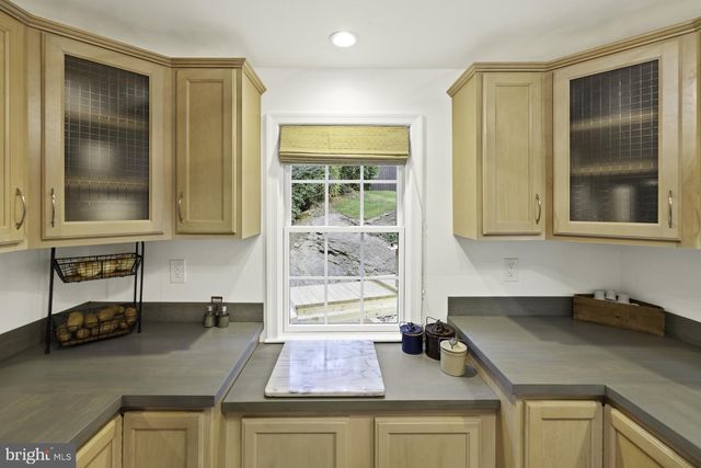 229 BOY SCOUT RD, New Oxford, PA 17350