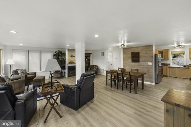 229 BOY SCOUT RD, New Oxford, PA 17350