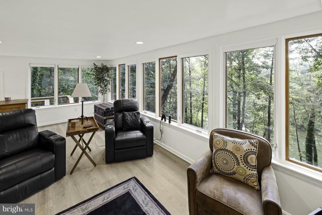 229 BOY SCOUT RD, New Oxford, PA 17350