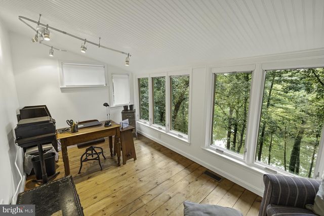 229 BOY SCOUT RD, New Oxford, PA 17350