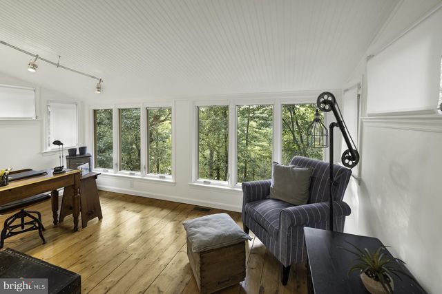 229 BOY SCOUT RD, New Oxford, PA 17350