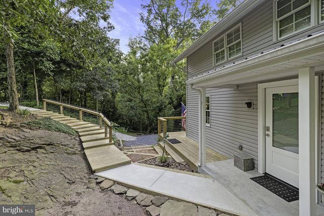 229 BOY SCOUT RD, New Oxford, PA 17350