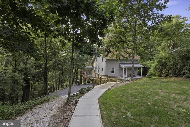 229 BOY SCOUT RD, New Oxford, PA 17350