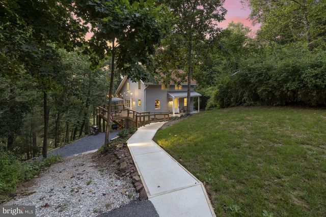 229 BOY SCOUT RD, New Oxford, PA 17350