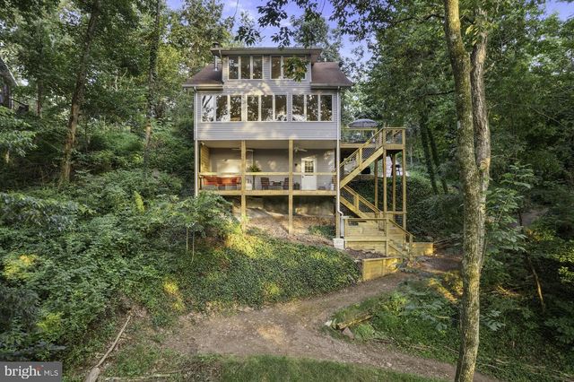 229 BOY SCOUT RD, New Oxford, PA 17350