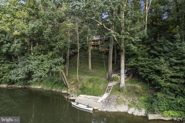 229 BOY SCOUT RD, New Oxford, PA 17350