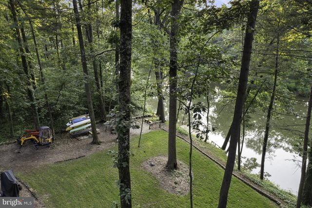 229 BOY SCOUT RD, New Oxford, PA 17350