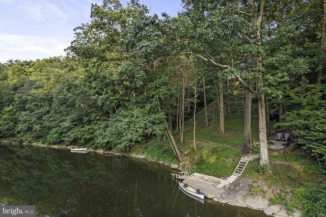 229 BOY SCOUT RD, New Oxford, PA 17350