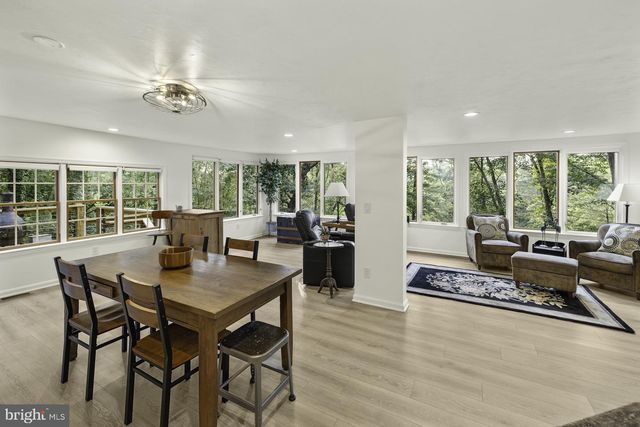 229 BOY SCOUT RD, New Oxford, PA 17350