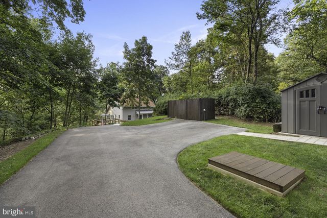 229 BOY SCOUT RD, New Oxford, PA 17350