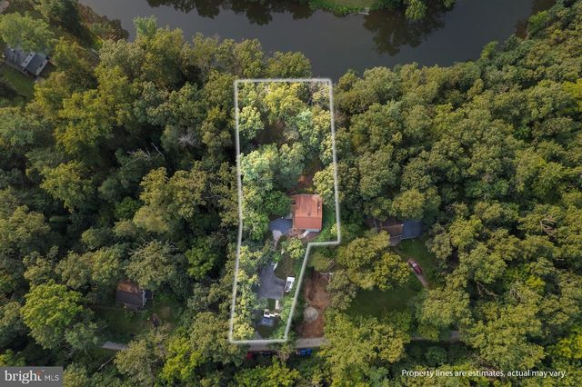 229 BOY SCOUT RD, New Oxford, PA 17350