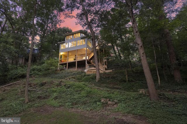 229 BOY SCOUT RD, New Oxford, PA 17350