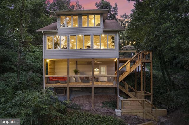 229 BOY SCOUT RD, New Oxford, PA 17350