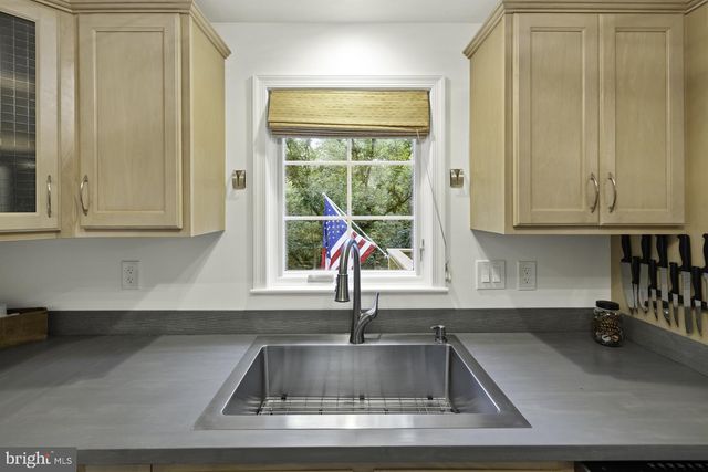 229 BOY SCOUT RD, New Oxford, PA 17350