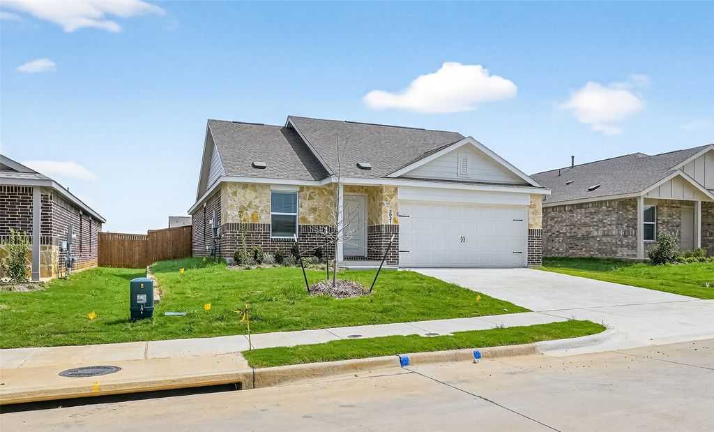 2021 Derby Lane, Aubrey, TX 76227