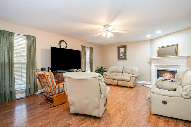 5221 Grand View Ln, Pleasant View, TN 37146