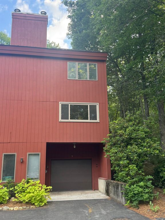 9 Evergreen Lane, Brattleboro, VT 05301