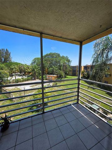 4374 NW 9th Ave 18-3C, Deerfield Beach, FL 33064
