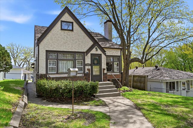 3257 Hayes Street NE, Minneapolis, MN 55418