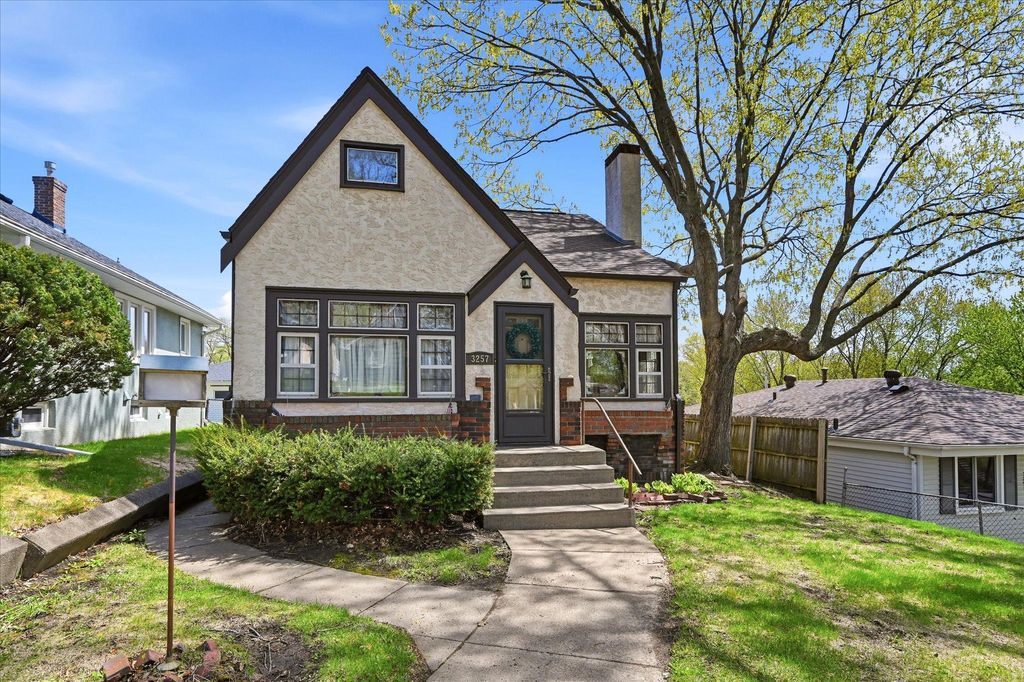 3257 Hayes Street NE, Minneapolis, MN 55418