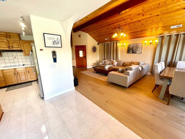 668 Keys Blvd., Clearlake Oaks, CA 95423