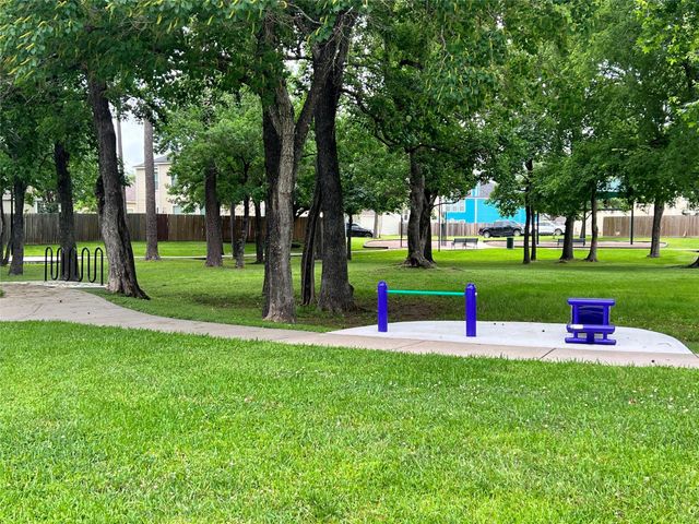 16535 Burnell Oaks Lane, Houston, TX 77090