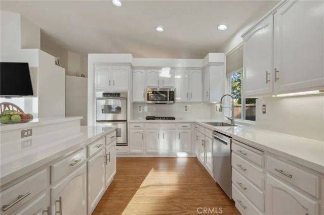 23993 Via Madrid, Murrieta, CA 92562