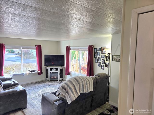 2397 Nightingale Lane, Kelso, WA 98626