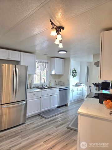 2397 Nightingale Lane, Kelso, WA 98626