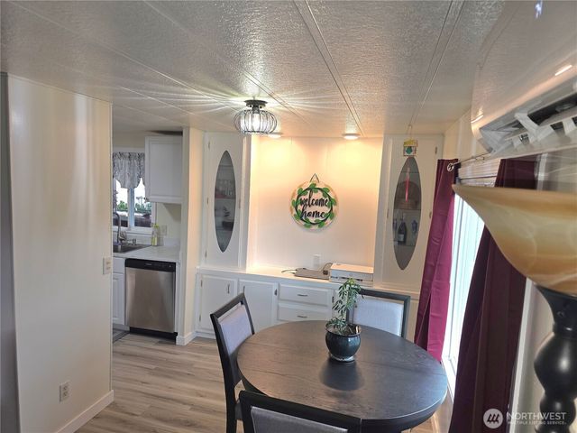 2397 Nightingale Lane, Kelso, WA 98626