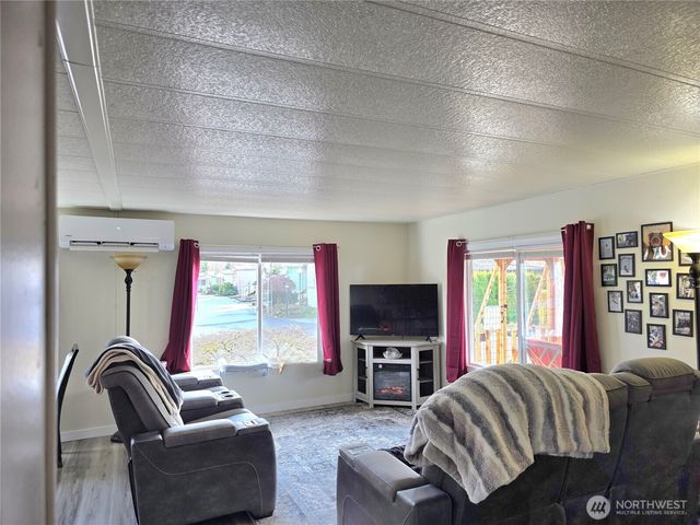 2397 Nightingale Lane, Kelso, WA 98626