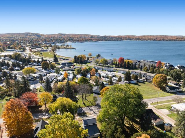 413 Groveland Street, Boyne City, MI 49712