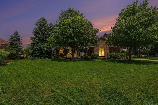 3189 Huntington Circle, Washington Twp, MI 48094