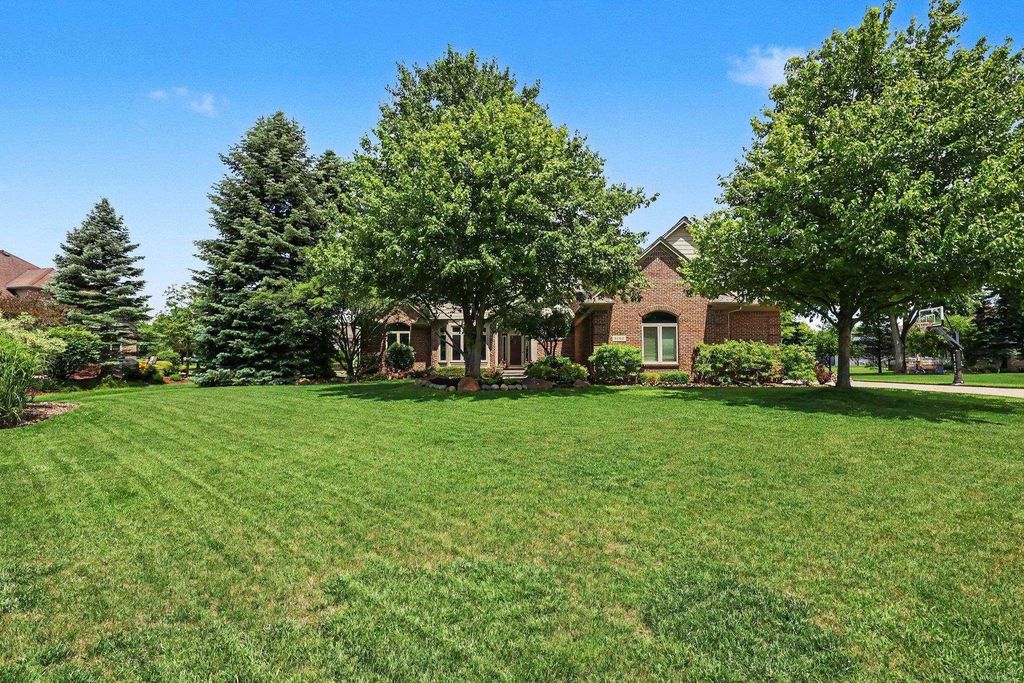 3189 Huntington Circle, Washington Twp, MI 48094