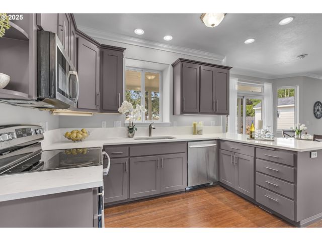 2775 WALLACE HILLS Ct, Salem, OR 97304