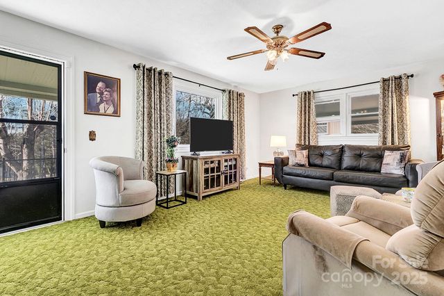 44 Tuttle Road, Hendersonville, NC 28792