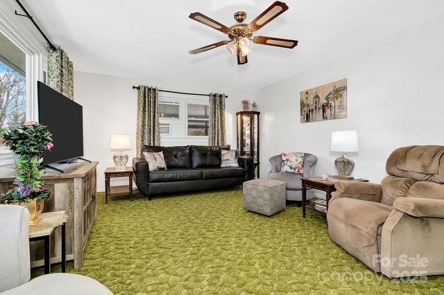 44 Tuttle Road, Hendersonville, NC 28792