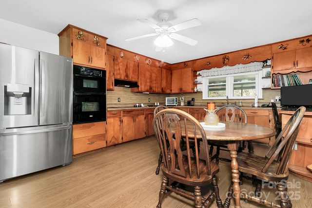 44 Tuttle Road, Hendersonville, NC 28792