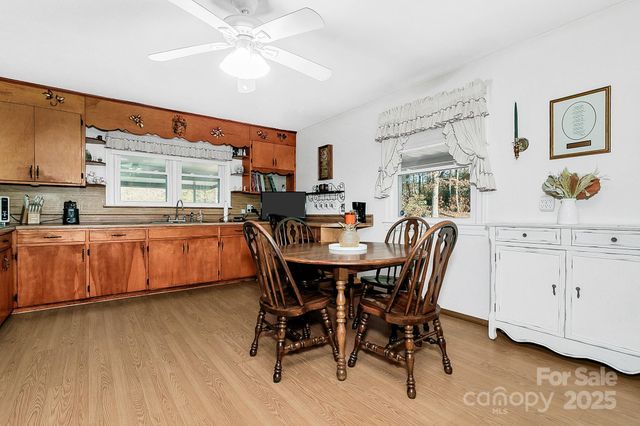 44 Tuttle Road, Hendersonville, NC 28792