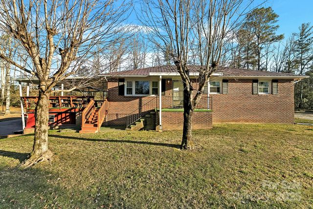 44 Tuttle Road, Hendersonville, NC 28792