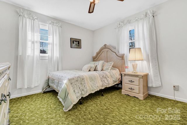 44 Tuttle Road, Hendersonville, NC 28792