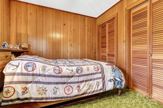 44 Tuttle Road, Hendersonville, NC 28792