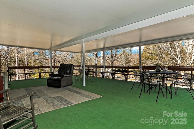 44 Tuttle Road, Hendersonville, NC 28792