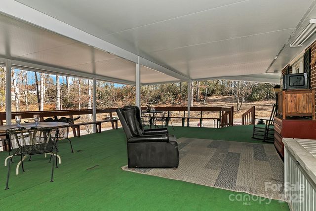 44 Tuttle Road, Hendersonville, NC 28792